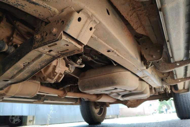 Used JMC Yuhu 7 2020 2.0T Diesel Automatic 4x4 Comfort Edition Short Wheelbase China VI Standard JX4D20A6L Chassis Front Left