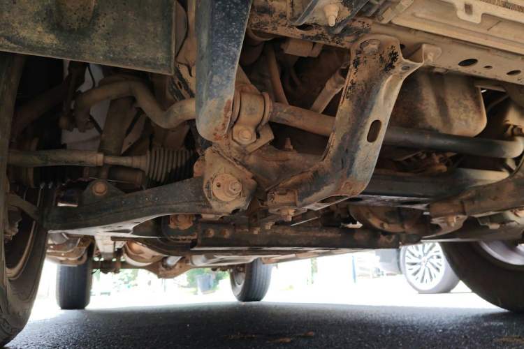 Used JMC Yuhu 7 2020 2.0T Diesel Automatic 4x4 Comfort Edition Short Wheelbase China VI Standard JX4D20A6L Chassis Front Right