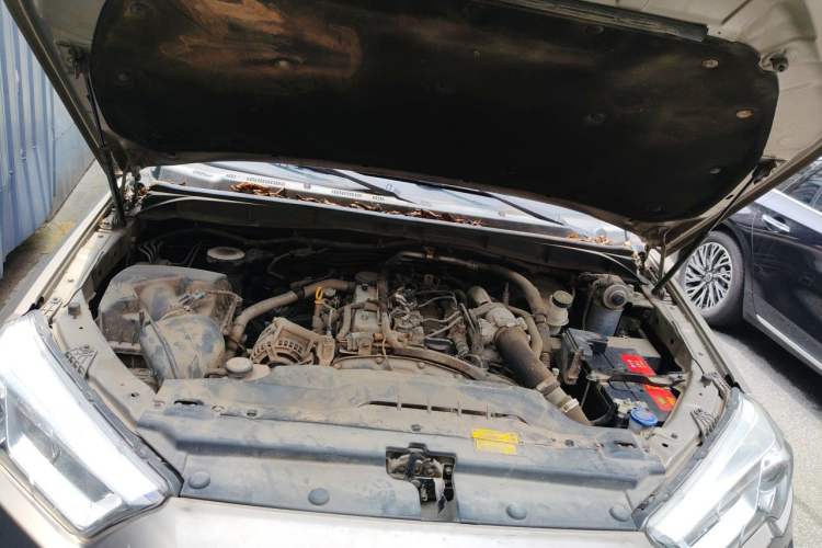 Used JMC Yuhu 7 2020 2.0T Diesel Automatic 4x4 Comfort Edition Short Wheelbase China VI Standard JX4D20A6L Engine Bay