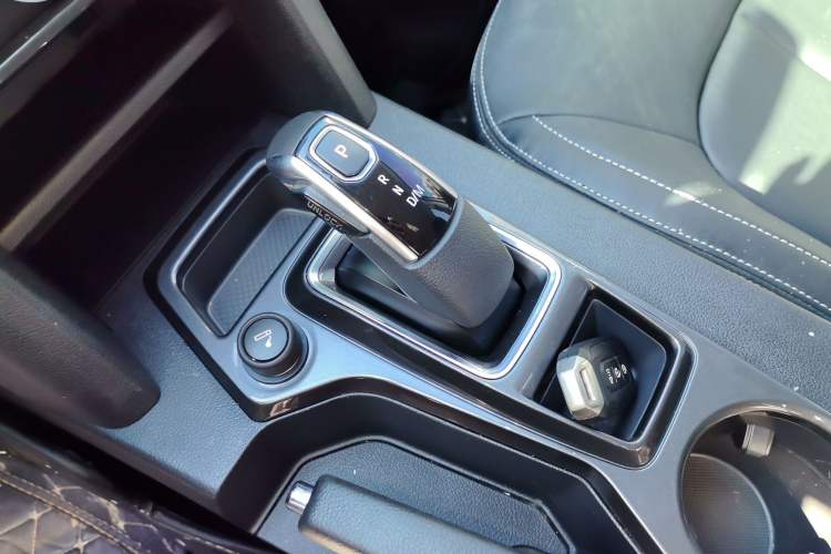 Used JMC Yuhu 7 2020 2.0T Diesel Automatic 2WD Comfort Plus Long Wheelbase China VI Emission Standard JX4D20A6L Gear Lever