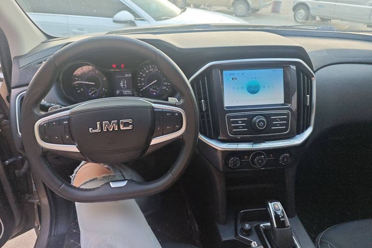 Used JMC Yuhu 7 2020 2.0T Diesel Automatic 2WD Comfort Plus Long Wheelbase China VI Emission Standard JX4D20A6L Interior 3