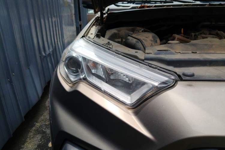 Used JMC Yuhu 7 2020 2.0T Diesel Automatic 4x4 Comfort Edition Short Wheelbase China VI Standard JX4D20A6L Right Front Headlight