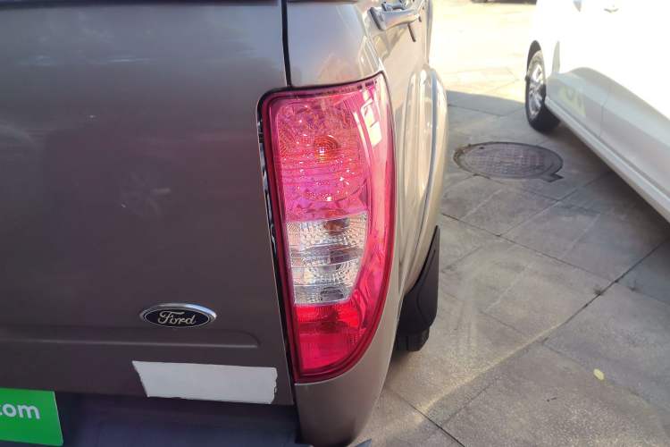 Used JMC Yuhu 7 2020 2.0T Diesel Automatic 2WD Comfort Plus Long Wheelbase China VI Emission Standard JX4D20A6L Right Rear Taillight