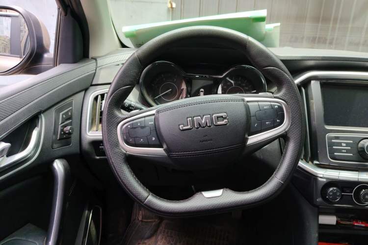 Used JMC Yuhu 7 2020 2.0T Diesel Automatic 4x4 Comfort Edition Short Wheelbase China VI Standard JX4D20A6L Steering Wheel