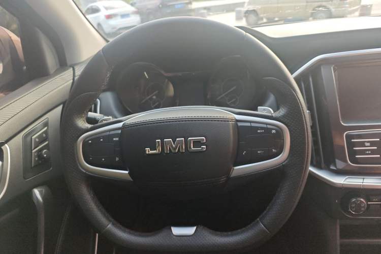 Used JMC Yuhu 7 2020 2.0T Diesel Automatic 2WD Comfort Plus Long Wheelbase China VI Emission Standard JX4D20A6L Steering Wheel