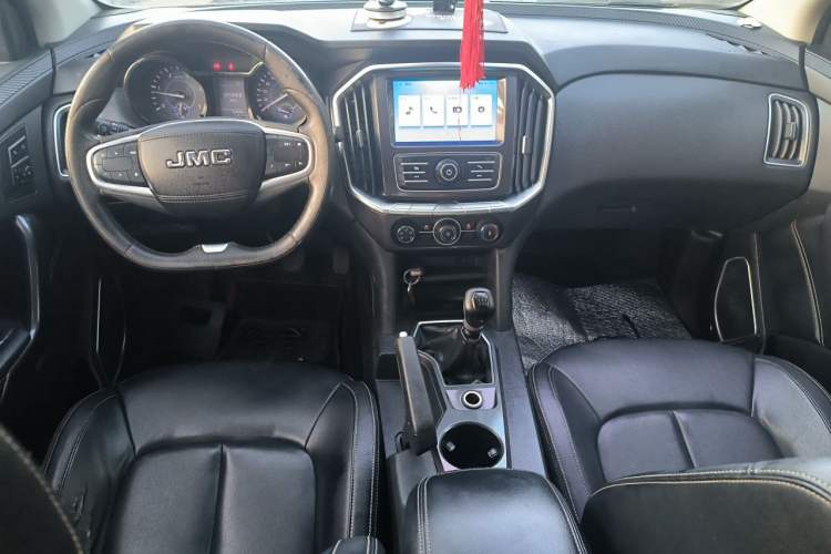 Used JMC Yuhu 7 2020 2.0T Diesel Manual Two-Wheel Drive Comfort Edition Short Wheelbase China VI Standard JX4D20A6L Center Console