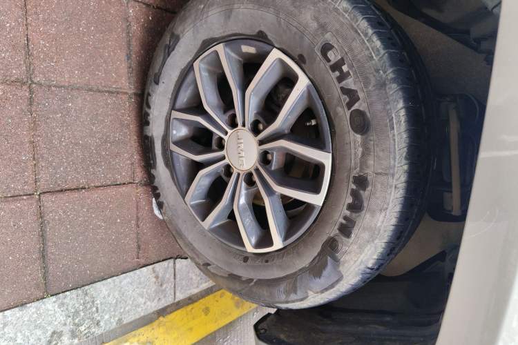 Used JMC Yuhu 7 2020 2.0T Diesel Manual Two-Wheel Drive Comfort Edition Short Wheelbase China VI Standard JX4D20A6L Right Front Wheel Hub