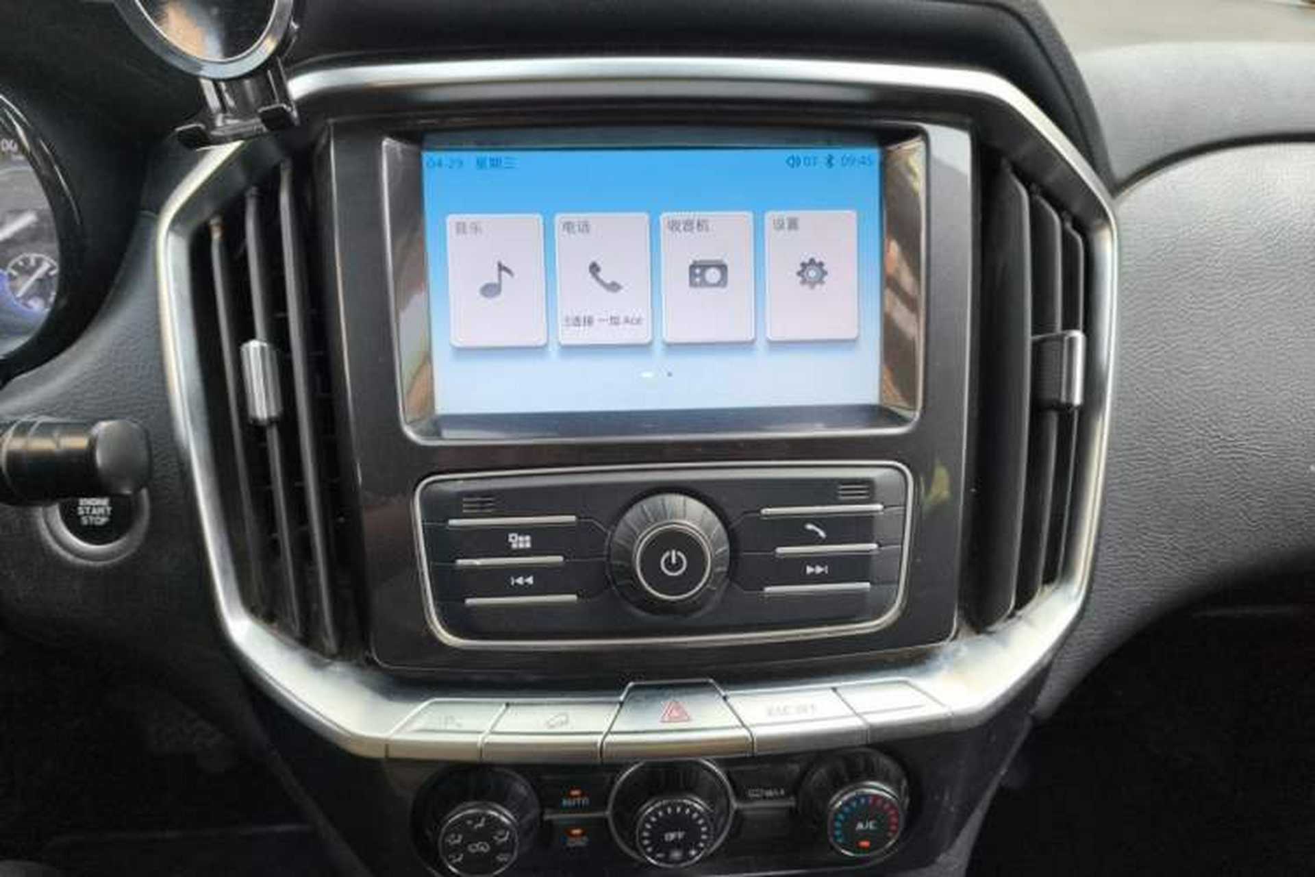 Used JMC Yuhu 7 2020 2.0T Diesel Automatic 4x4 Prestige Edition Long Wheelbase China VI Emission Standard JX4D20A6L Audio And AC Panel