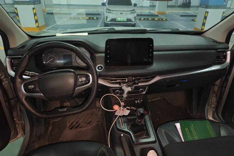 Used JMC Yuhu 7 2020 2.0T Diesel Manual Two-Wheel Drive Comfort Edition Short Wheelbase China VI Standard JX4D20A6L Center Console