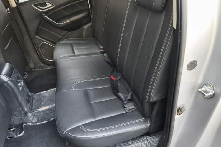 Used JMC Yuhu 7 2020 2.0T Diesel Automatic 4x4 Prestige Edition Long Wheelbase China VI Emission Standard JX4D20A6L Left Rear Seat