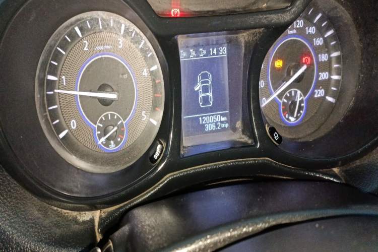 Used JMC Yuhu 7 2020 2.0T Diesel Manual 4x4 Comfort Edition Long Wheelbase China VI Emission Standard JX4D20A6L Odometer Close Up