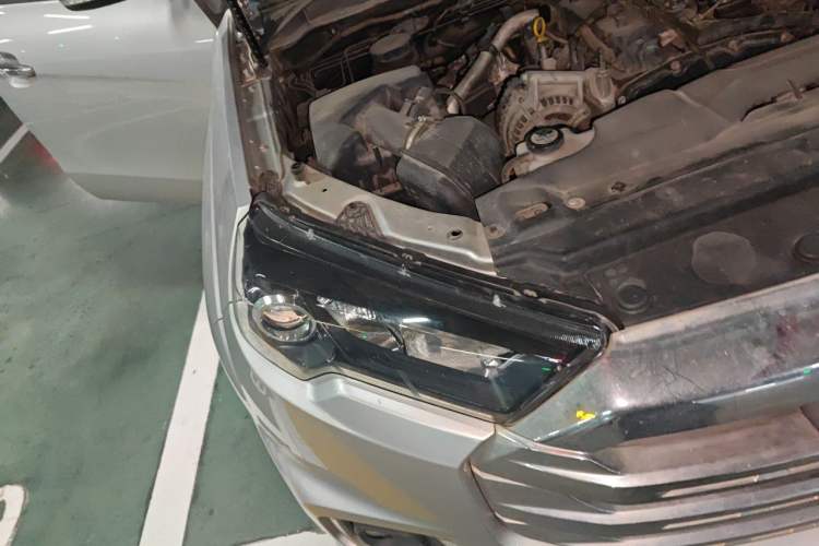 Used JMC Yuhu 7 2020 2.0T Diesel Manual Two-Wheel Drive Comfort Edition Short Wheelbase China VI Standard JX4D20A6L Right Front Headlight