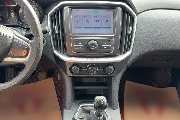 Used JMC Yuhu 7 2020 2.0T Diesel Manual 4x4 Comfort Edition Short Wheelbase China VI Emission Standard JX4D20A6L Audio And AC Panel