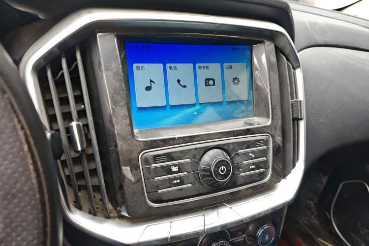 Used JMC Yuhu 7 2020 2.0T Diesel Automatic 2WD Comfort Plus Long Wheelbase China VI Emission Standard JX4D20A6L Audio And AC Panel