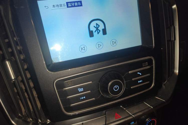 Used JMC Yuhu 7 2020 2.0T Diesel Manual 4x4 Comfort Edition Long Wheelbase China VI Emission Standard JX4D20A6L Audio And AC Panel