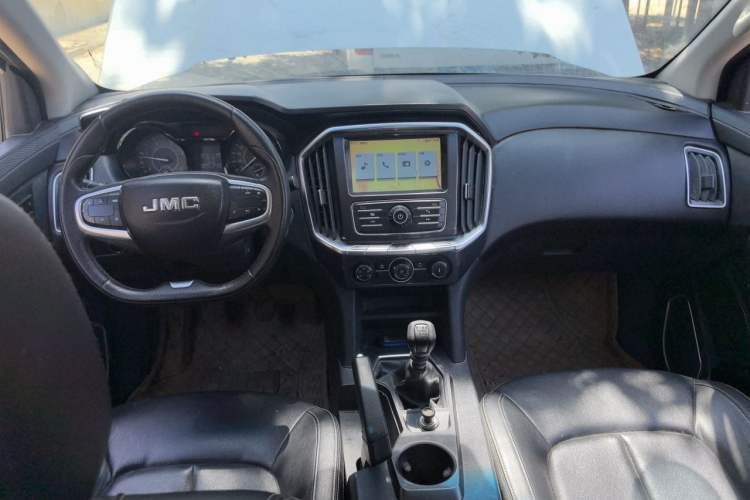 Used JMC Yuhu 7 2020 2.0T Diesel Manual 4x4 Comfort Edition Short Wheelbase China VI Emission Standard JX4D20A6L Center Console
