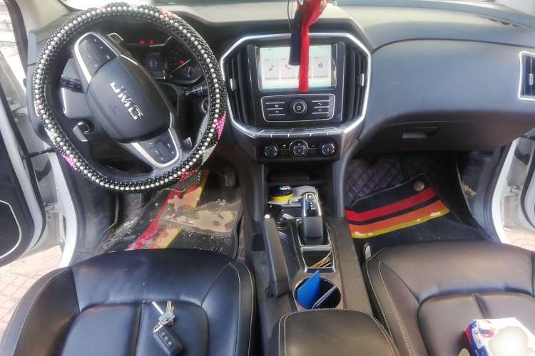 Used JMC Yuhu 7 2020 2.0T Diesel Automatic 4x4 Comfort Edition Long Wheelbase China VI Emission Standard JX4D20A6L Center Console