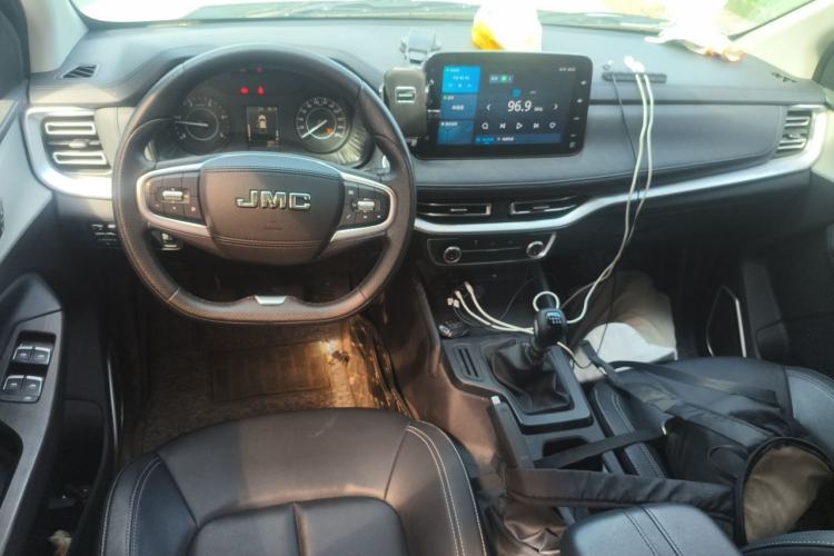 Used JMC Yuhu 7 2020 2.0T Diesel Manual 4x4 Comfort Edition Short Wheelbase China VI Emission Standard JX4D20A6L Center Console