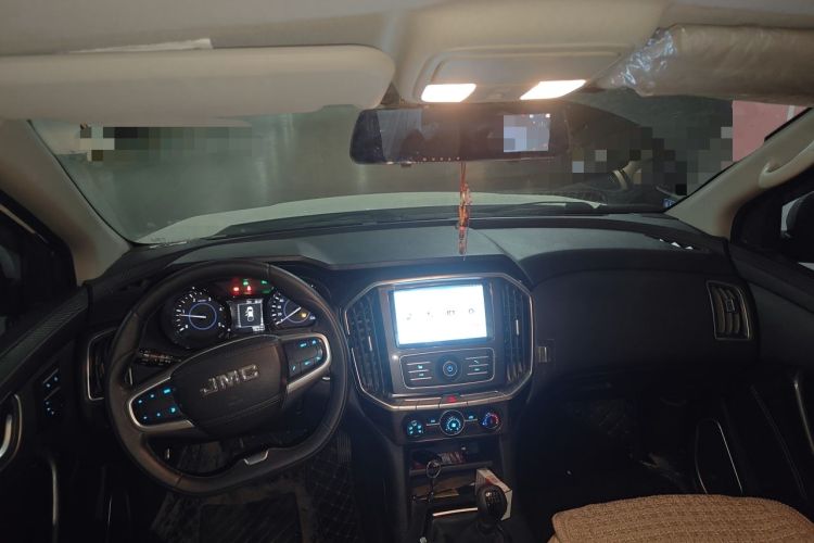 Used JMC Yuhu 7 2020 2.0T Diesel Manual 4x4 Comfort Edition Long Wheelbase China VI Emission Standard JX4D20A6L Center Console