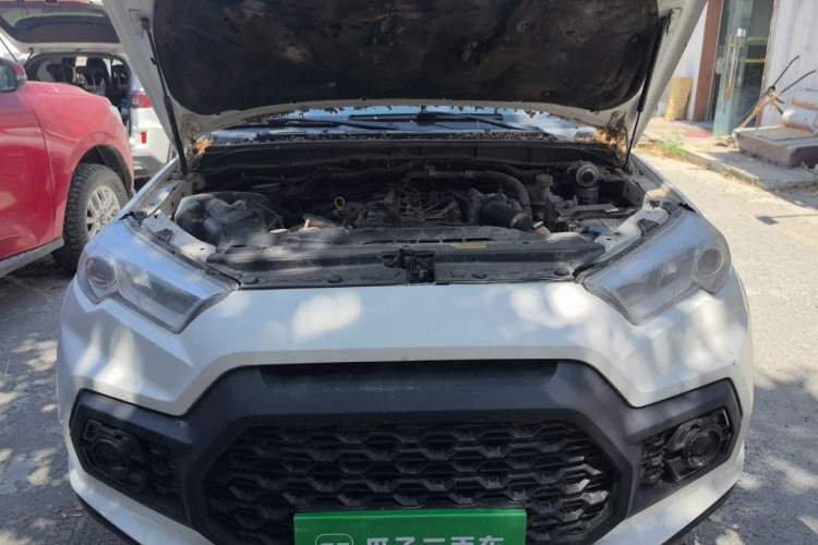 Used JMC Yuhu 7 2020 2.0T Diesel Manual 4x4 Comfort Edition Short Wheelbase China VI Emission Standard JX4D20A6L Engine Bay