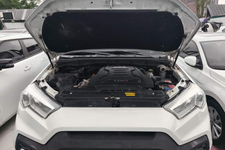 Used JMC Yuhu 7 2020 2.0T Diesel Manual 4x4 Comfort Edition Long Wheelbase China VI Emission Standard JX4D20A6L Engine Bay