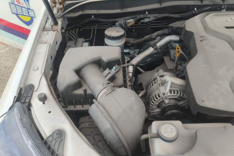 Used JMC Yuhu 7 2020 2.0T Diesel Manual 4x4 Comfort Edition Short Wheelbase China VI Emission Standard JX4D20A6L Engine Bay Right