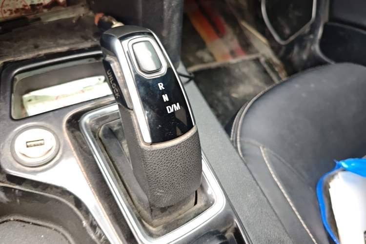 Used JMC Yuhu 7 2020 2.0T Diesel Automatic 2WD Comfort Plus Long Wheelbase China VI Emission Standard JX4D20A6L Gear Lever