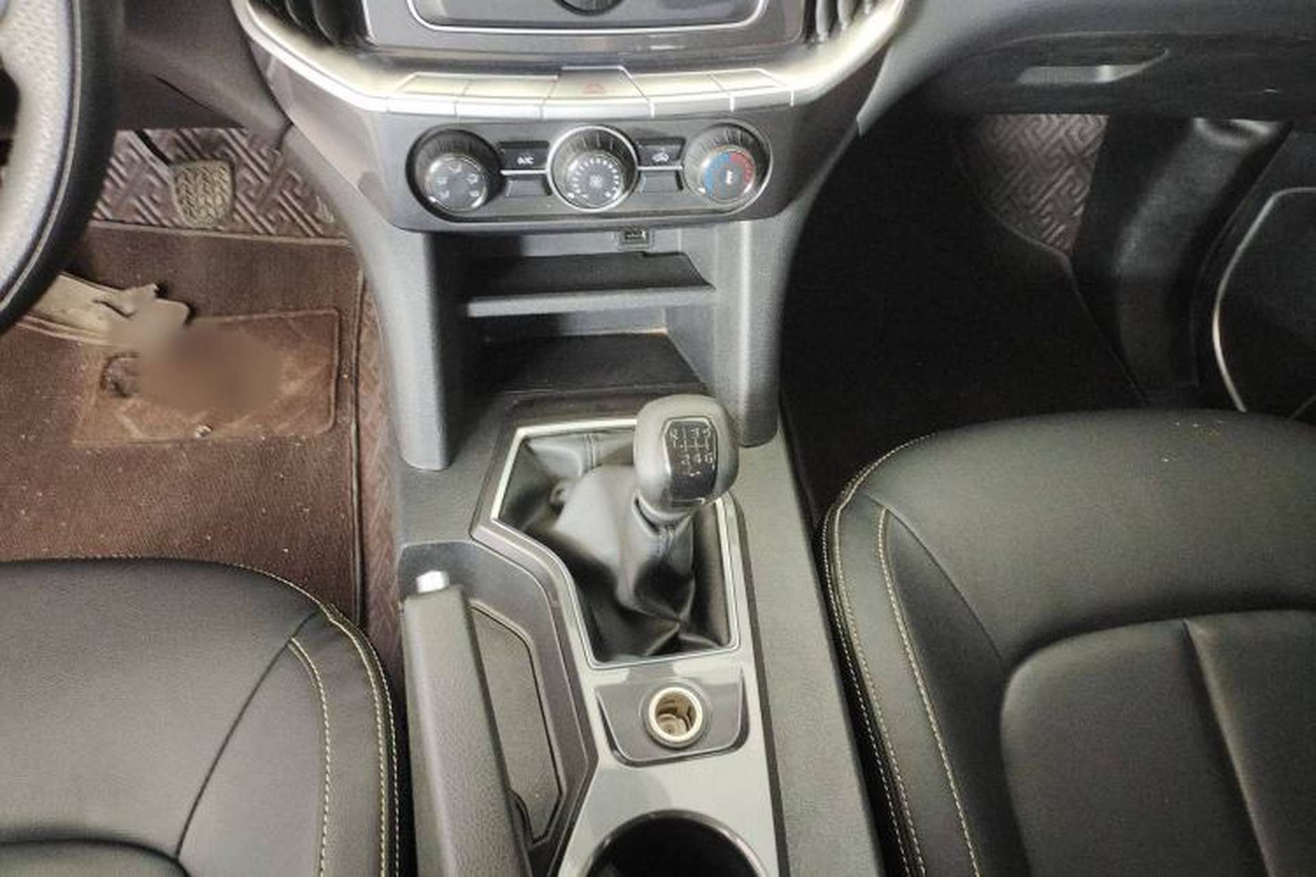 Used JMC Yuhu 7 2020 2.0T Diesel Manual 4x4 Comfort Edition Long Wheelbase China VI Emission Standard JX4D20A6L Gear Lever