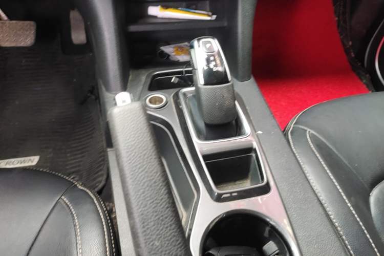 Used JMC Yuhu 7 2020 2.0T Diesel Automatic 4x4 Comfort Edition Short Wheelbase China VI Standard JX4D20A6L Gear Lever