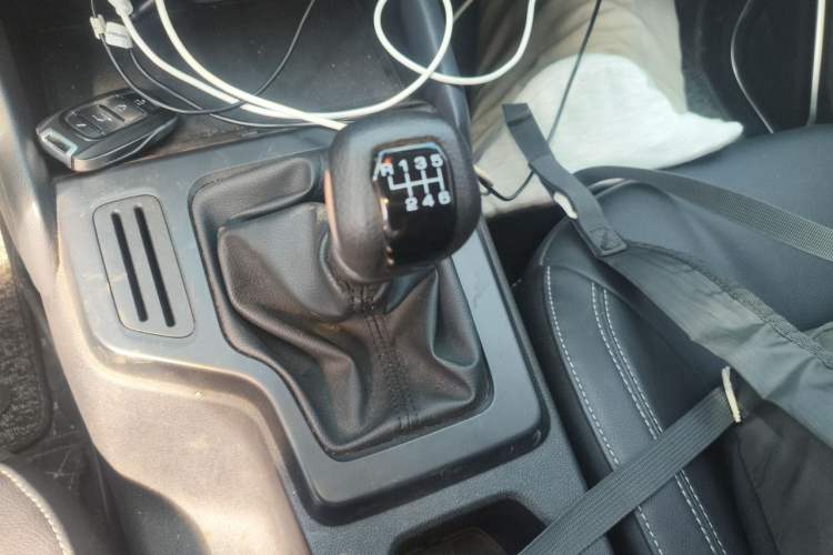 Used JMC Yuhu 7 2020 2.0T Diesel Manual 4x4 Comfort Edition Short Wheelbase China VI Emission Standard JX4D20A6L Gear Lever