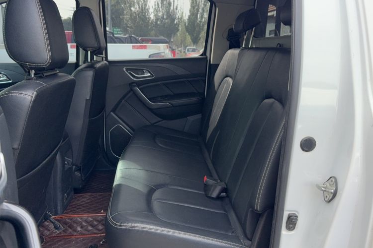 Used JMC Yuhu 7 2020 2.0T Diesel Manual 4x4 Comfort Edition Short Wheelbase China VI Emission Standard JX4D20A6L Interior 1