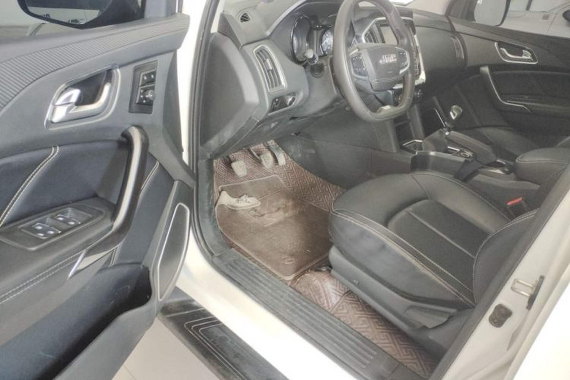 Used JMC Yuhu 7 2020 2.0T Diesel Manual 4x4 Comfort Edition Long Wheelbase China VI Emission Standard JX4D20A6L Interior 2