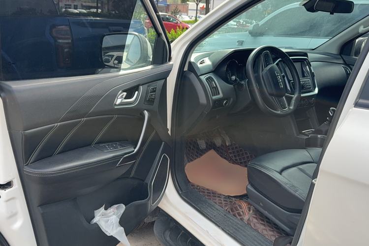 Used JMC Yuhu 7 2020 2.0T Diesel Manual 4x4 Comfort Edition Short Wheelbase China VI Emission Standard JX4D20A6L Interior 3