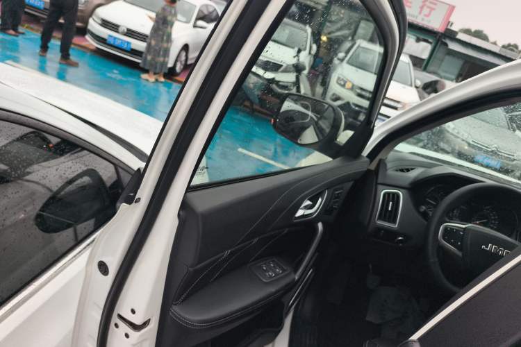 Used JMC Yuhu 7 2020 2.0T Diesel Manual 4x4 Comfort Edition Long Wheelbase China VI Emission Standard JX4D20A6L Left Front Door Interior