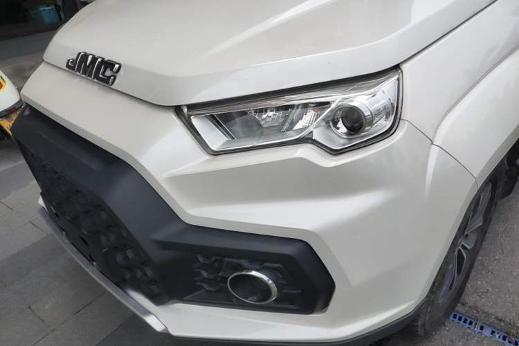 Used JMC Yuhu 7 2020 2.0T Diesel Automatic 4x4 Comfort Edition Short Wheelbase China VI Standard JX4D20A6L Left Front Headlight
