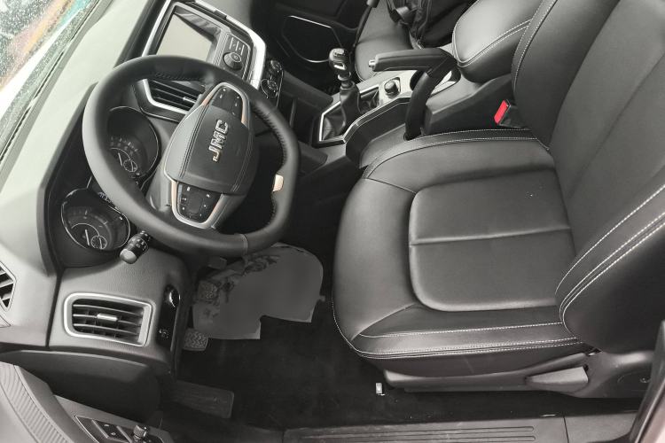 Used JMC Yuhu 7 2020 2.0T Diesel Manual 4x4 Comfort Edition Long Wheelbase China VI Emission Standard JX4D20A6L Left Front Seat