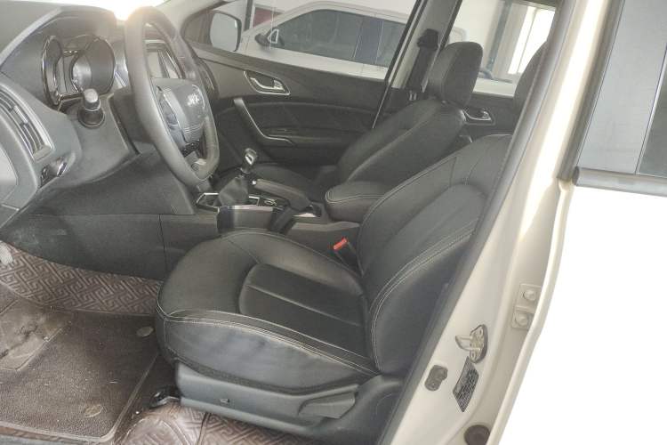 Used JMC Yuhu 7 2020 2.0T Diesel Manual 4x4 Comfort Edition Long Wheelbase China VI Emission Standard JX4D20A6L Left Front Seat