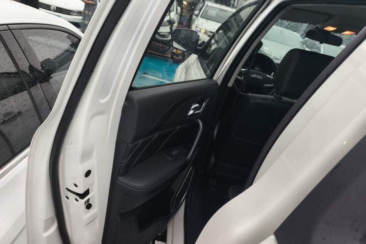 Used JMC Yuhu 7 2020 2.0T Diesel Manual 4x4 Comfort Edition Long Wheelbase China VI Emission Standard JX4D20A6L Left Rear Door Interior