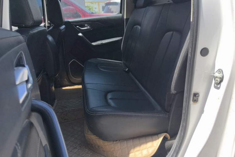 Used JMC Yuhu 7 2020 2.0T Diesel Manual 4x4 Comfort Edition Short Wheelbase China VI Emission Standard JX4D20A6L Left Rear Seat