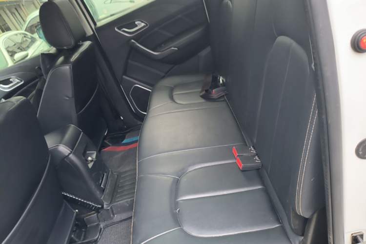 Used JMC Yuhu 7 2020 2.0T Diesel Manual 4x4 Comfort Edition Long Wheelbase China VI Emission Standard JX4D20A6L Left Rear Seat
