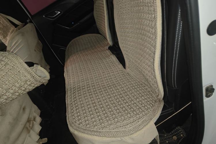 Used JMC Yuhu 7 2020 2.0T Diesel Manual 4x4 Comfort Edition Long Wheelbase China VI Emission Standard JX4D20A6L Left Rear Seat