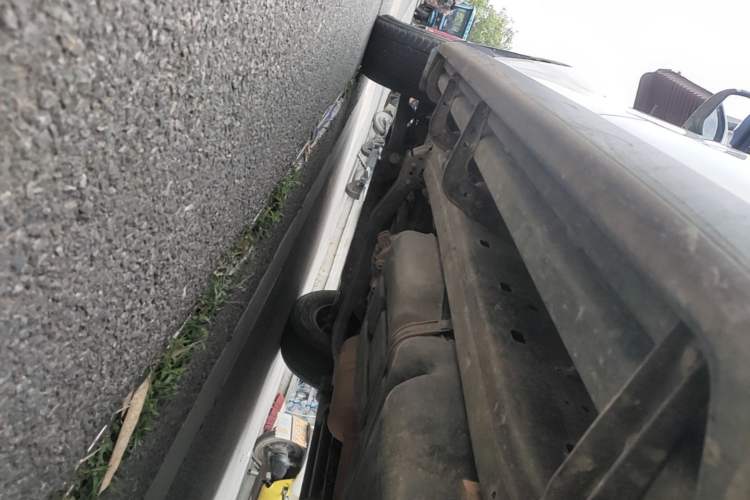 Used JMC Yuhu 7 2020 2.0T Diesel Automatic 4x4 Comfort Edition Short Wheelbase China VI Standard JX4D20A6L Left Side Sill