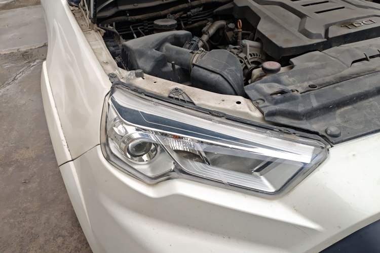 Used JMC Yuhu 7 2020 2.0T Diesel Automatic 2WD Comfort Plus Long Wheelbase China VI Emission Standard JX4D20A6L Right Front Headlight