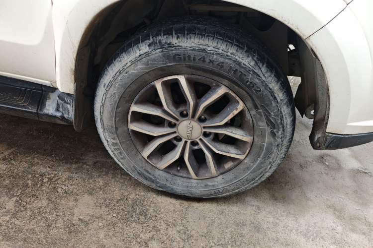 Used JMC Yuhu 7 2020 2.0T Diesel Automatic 2WD Comfort Plus Long Wheelbase China VI Emission Standard JX4D20A6L Right Front Wheel Hub