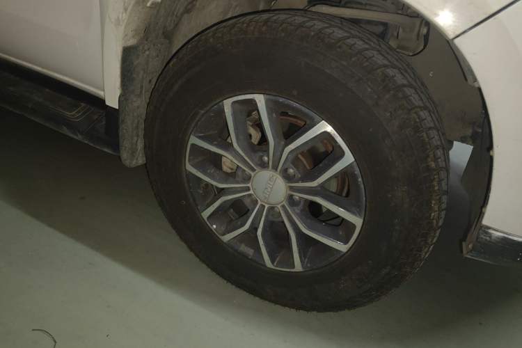 Used JMC Yuhu 7 2020 2.0T Diesel Manual 4x4 Comfort Edition Long Wheelbase China VI Emission Standard JX4D20A6L Right Front Wheel Hub