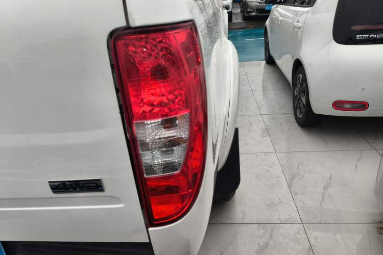 Used JMC Yuhu 7 2020 2.0T Diesel Manual 4x4 Comfort Edition Long Wheelbase China VI Emission Standard JX4D20A6L Right Rear Taillight