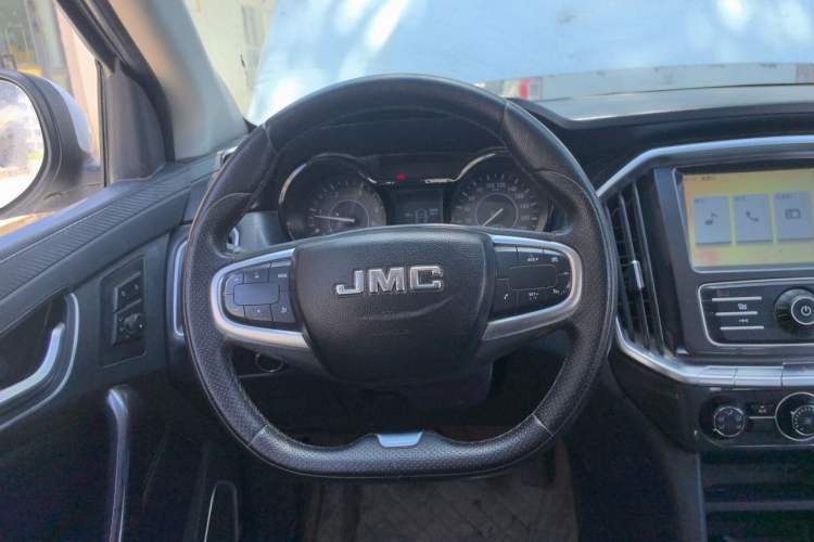 Used JMC Yuhu 7 2020 2.0T Diesel Manual 4x4 Comfort Edition Short Wheelbase China VI Emission Standard JX4D20A6L Steering Wheel