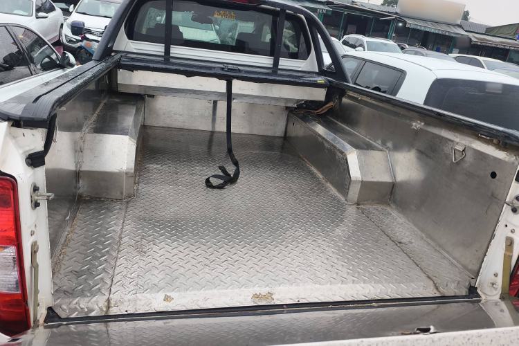 Used JMC Yuhu 7 2020 2.0T Diesel Manual 4x4 Comfort Edition Long Wheelbase China VI Emission Standard JX4D20A6L Trunk