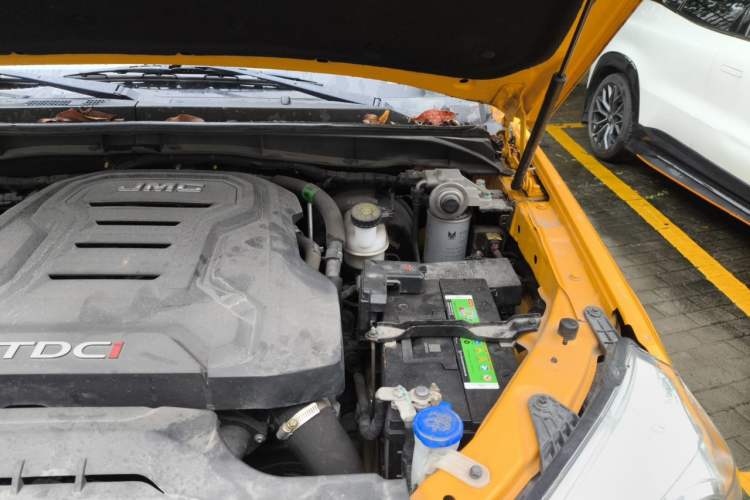 Used JMC Yuhu 7 2020 2.0T Diesel Automatic 2WD Comfort Plus Long Wheelbase China VI Emission Standard JX4D20A6L Engine Bay Left