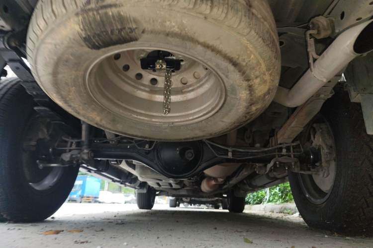 Used JMC Yuhu 7 2022 2.0T Manual Diesel Two-Wheel Drive Comfort Plus Long Wheelbase Chassis Rear